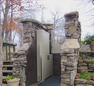 outdoor wheelchair lift by symmetry