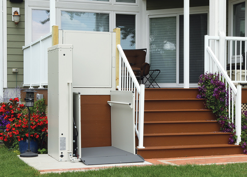 Outdoor wheelchair lift