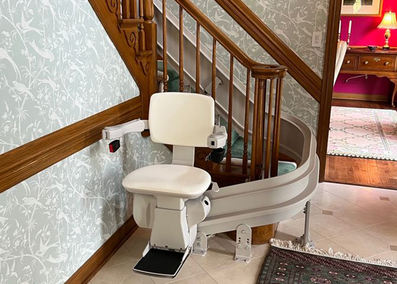 DME Curved Stair Lift