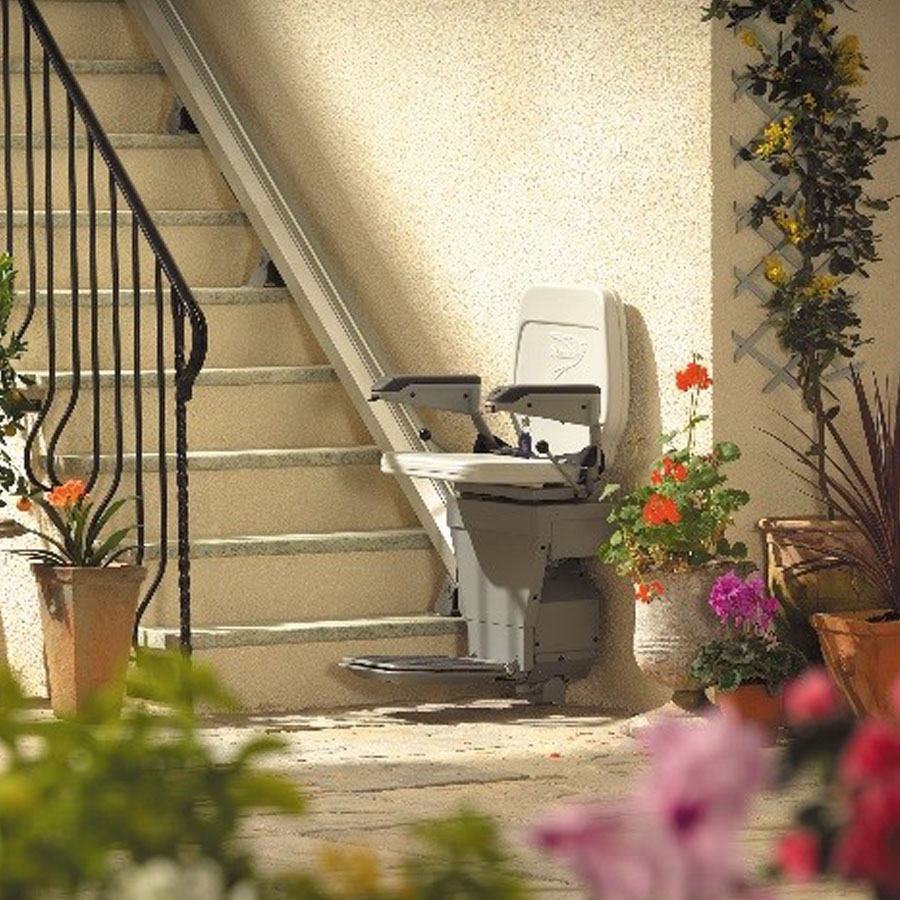 Outdoor stairlift