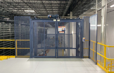 Pflow Series 21 commercial material lift